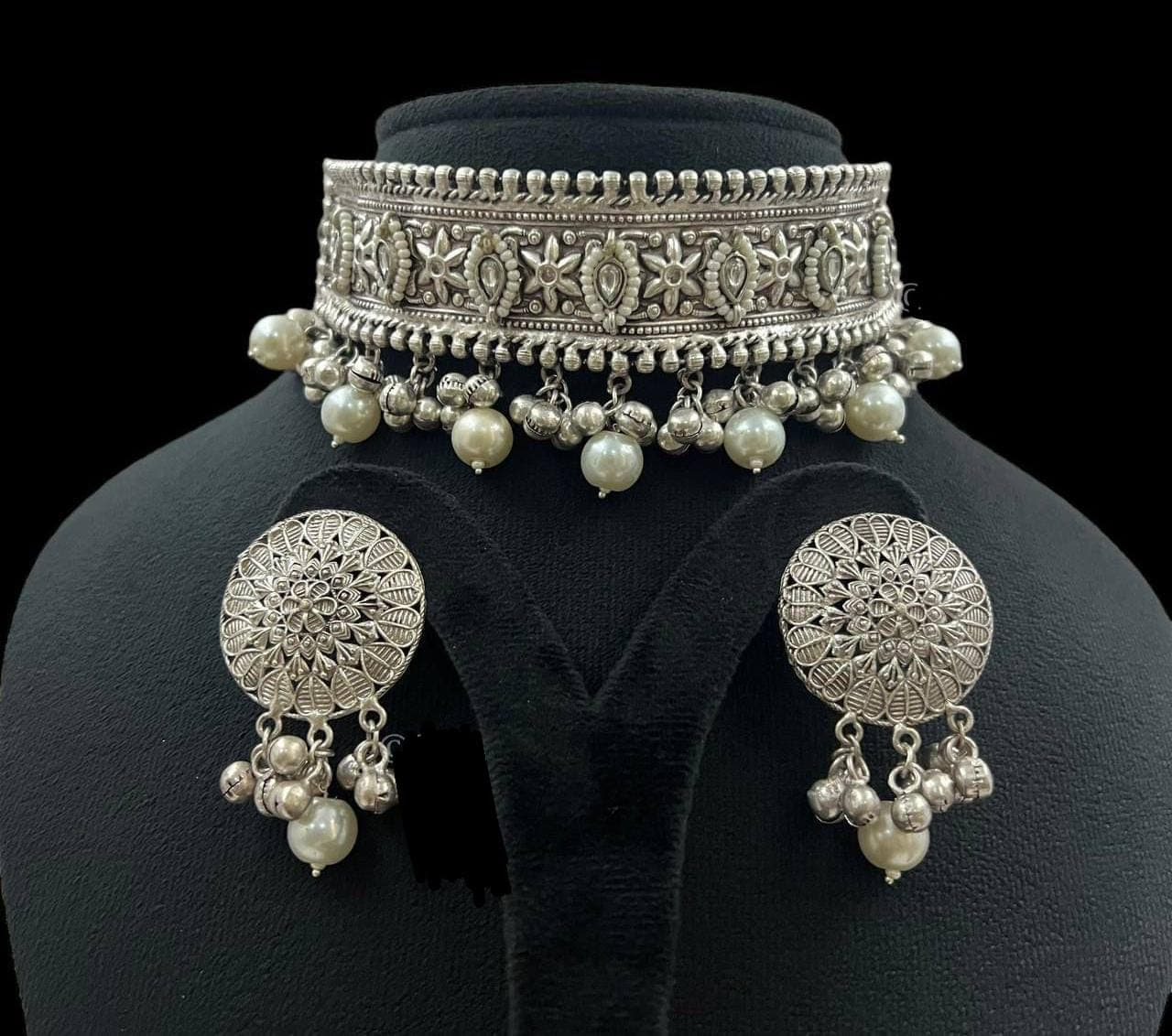 Choker Set With Stud Earings